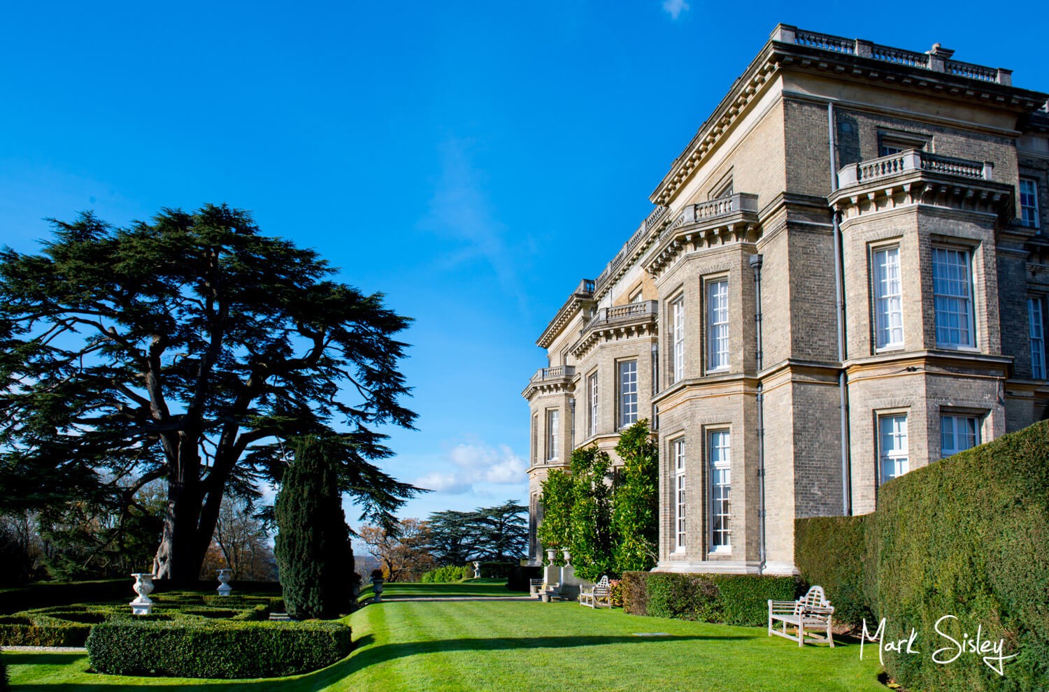Hedsor House wedding venue is great for photographs 