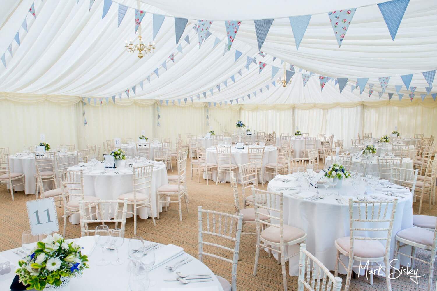 Dorton House wedding photos of the marquee