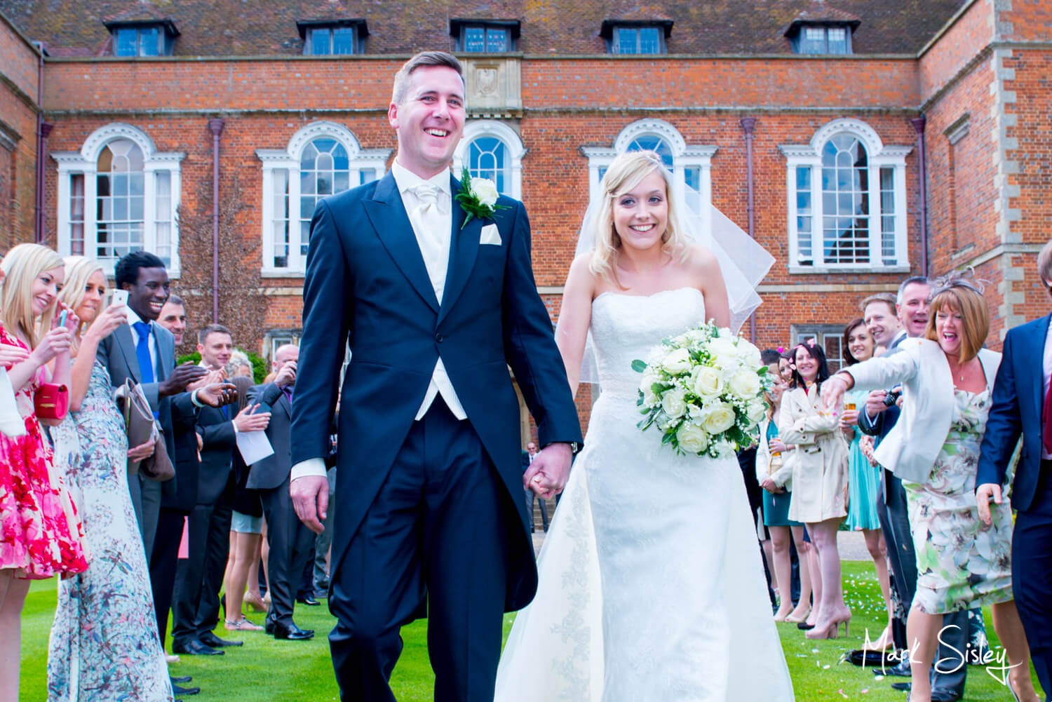 Dorton House wedding photos of confetti aisle