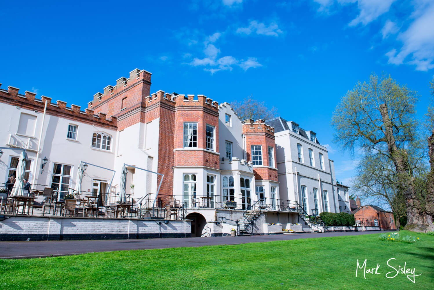Taplow House has so many great options for wedding photos