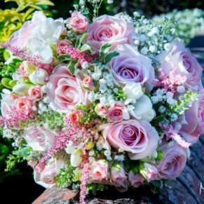 Five Arrows Waddesdon wedding photography - stunning flowers