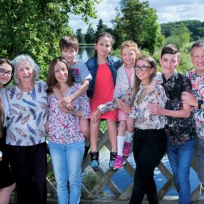 Relaxed family group photography pose for this Buckinghamshire portraits session in the Chess Valley 